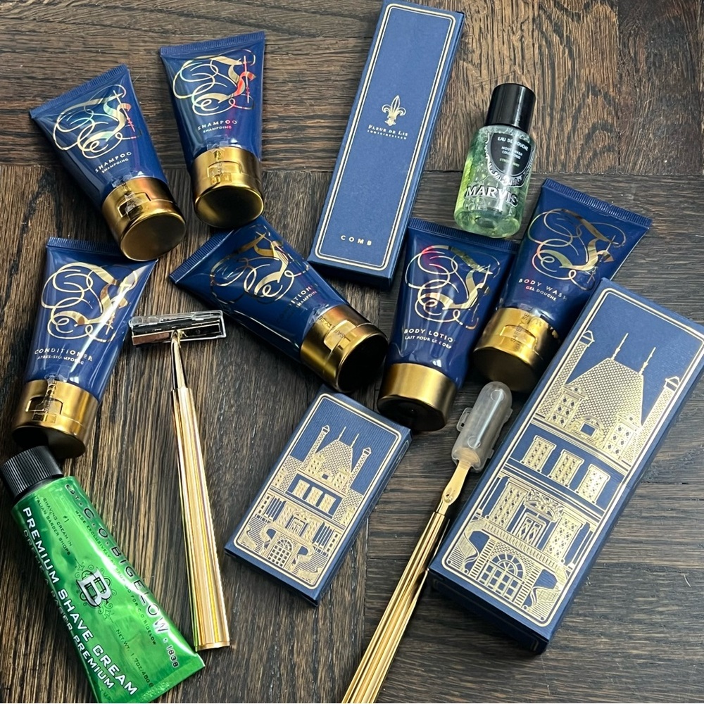 Fleur de Lis Fontainebleau Travel Kit